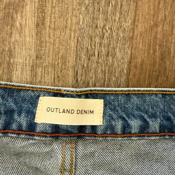 Women’s NWOT Outland Denim Barrel Leg Jeans - Picture 2 of 7